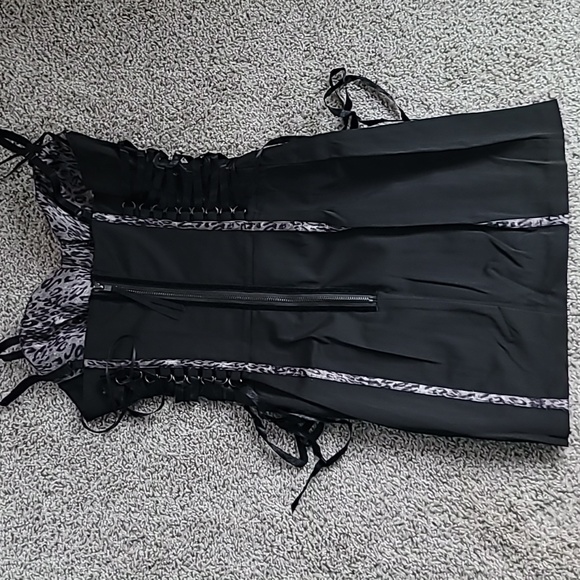 Dress - Picture 2 of 3